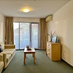 Menada In Marina Cape Апартамент