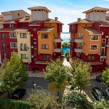 Menada In Marina Cape Ахелой